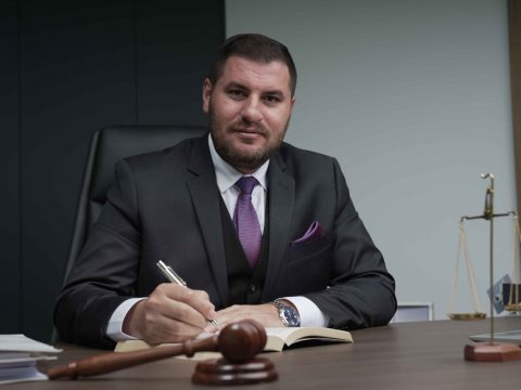 How Lawyers Handle Conflicts Of Interest Between Clients