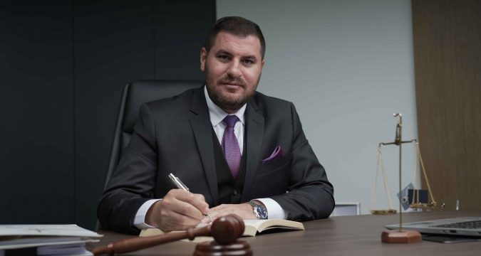 How Lawyers Handle Conflicts Of Interest Between Clients